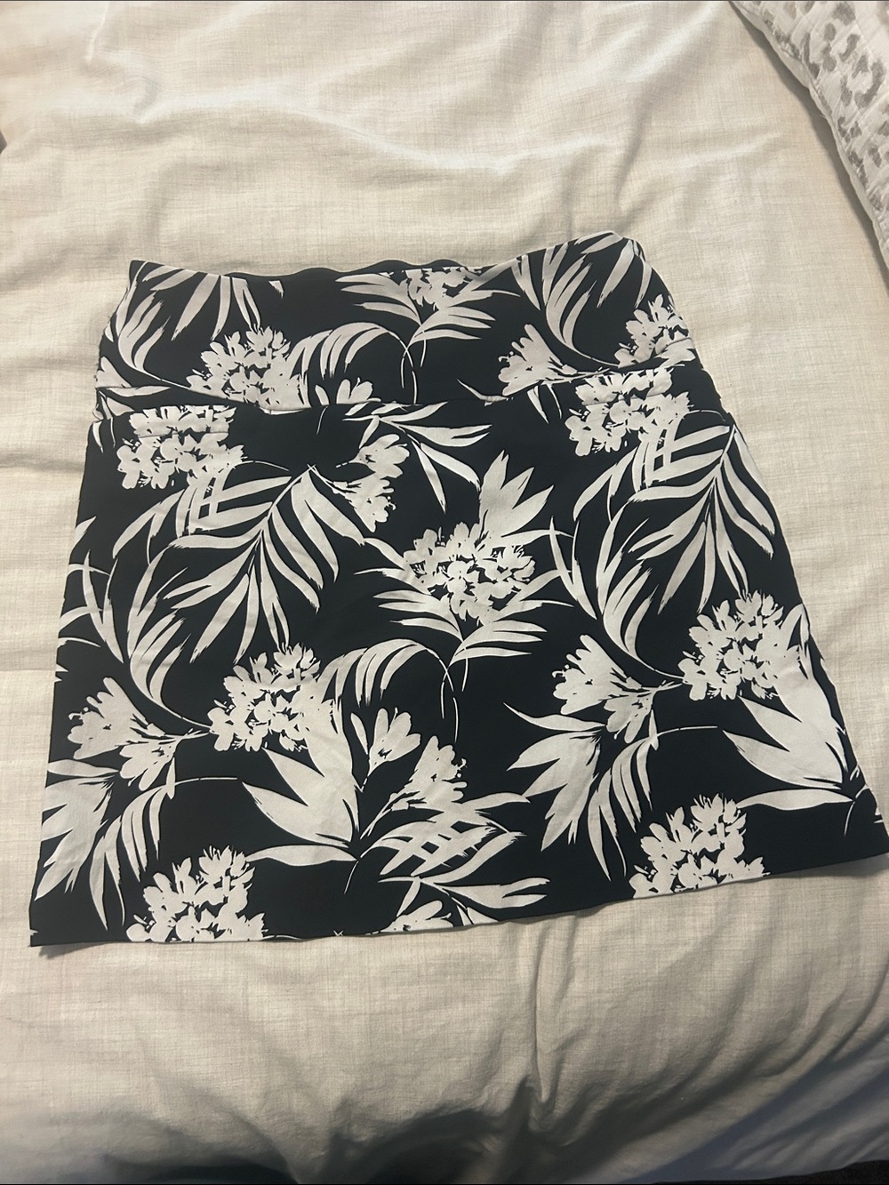 Women’s Black & White Floral Skort